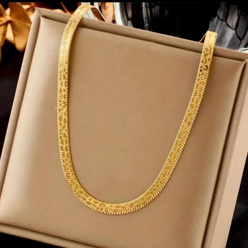 Ladies GoldenβStainless Steel Necklace 15.75 Inches